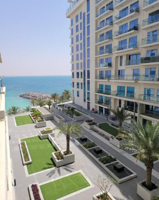 Ocean Whisper Ultra Luxe 1 Bedroom Apartment With A Private Beach - Al Marjan Island ラアス・アル・ハイマ エクステリア 写真